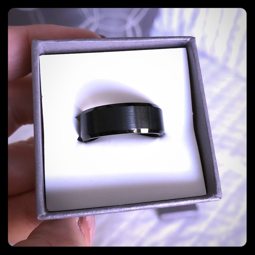 Tungsten Carbide/Satin 8 mm Men’s Band